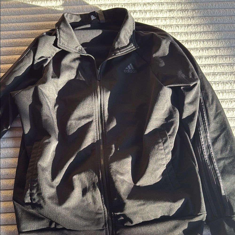 Adidas Black Windbreaker Jacket Streamlined Athletic Design